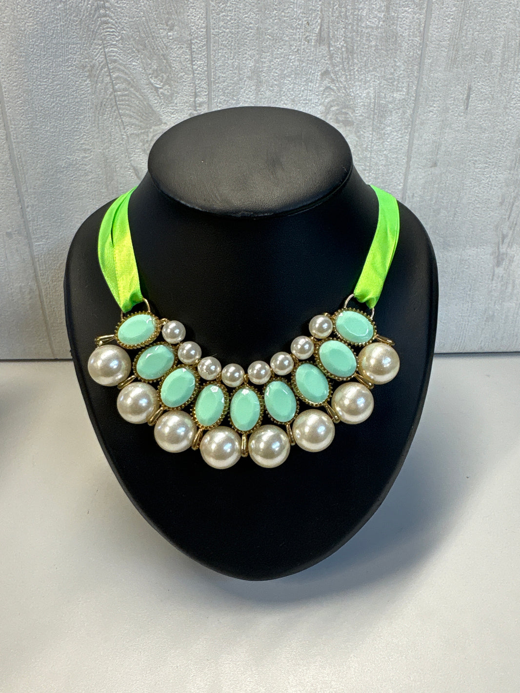 Collier perles vert sauge (cpv1)