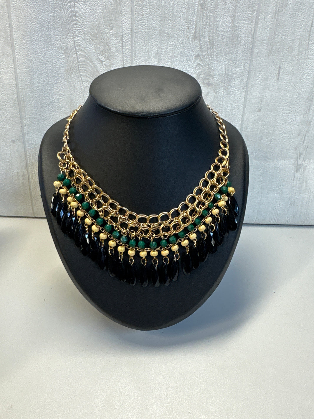 Collier perles vert et noir