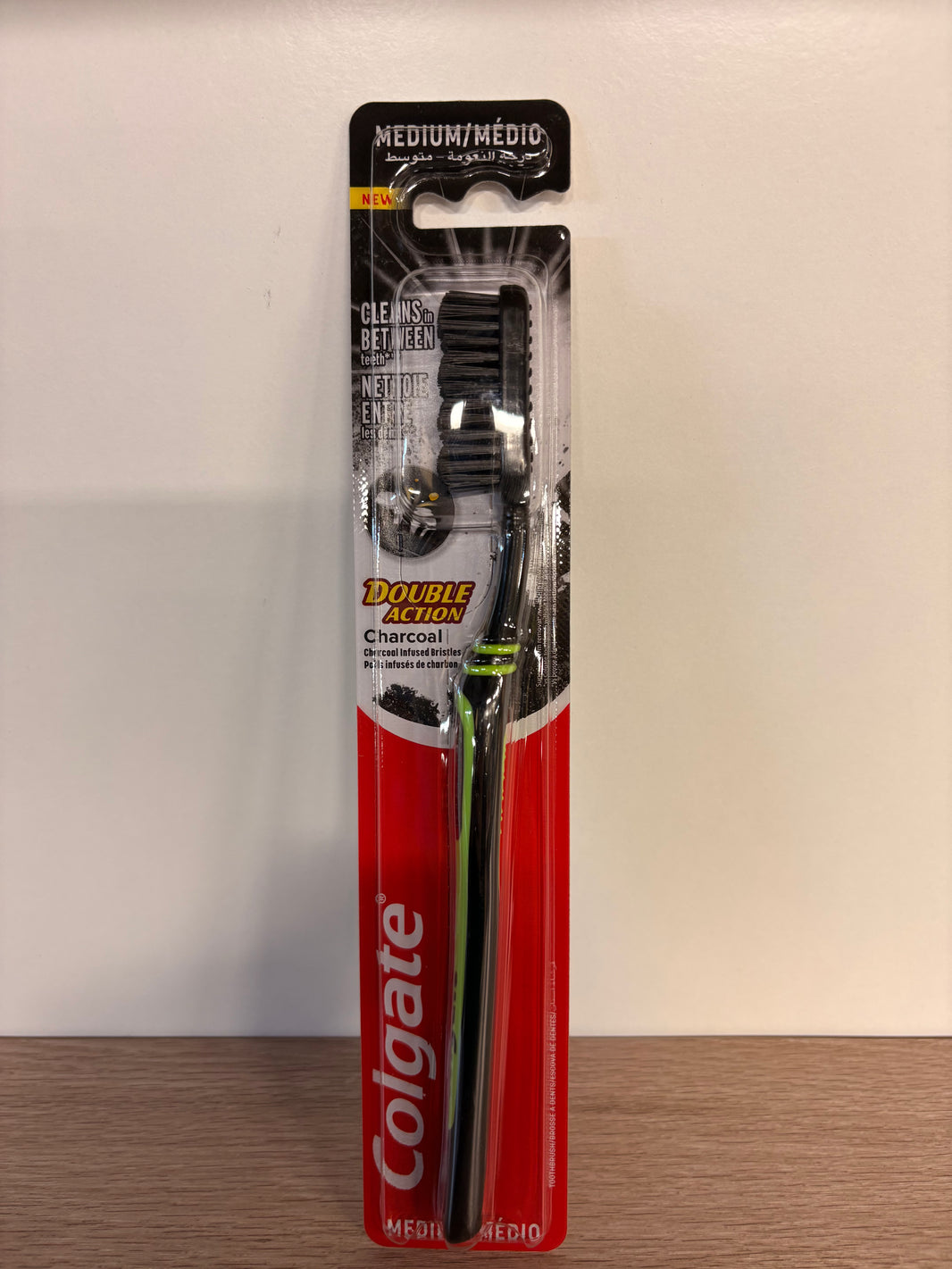 Brosse à dents charbon - médium  - Colgate ￼