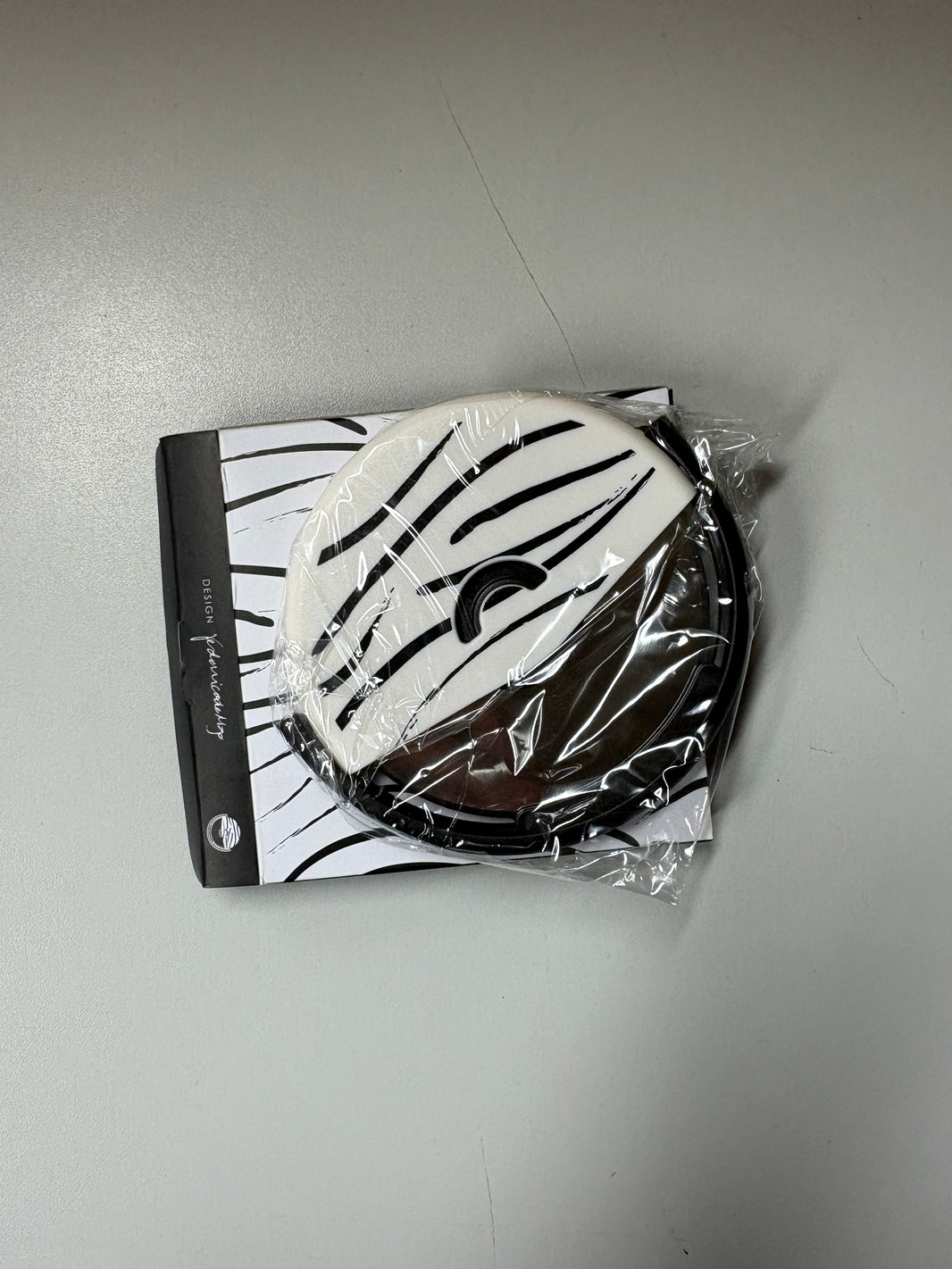 coupe pizza circulaire blanc et noir